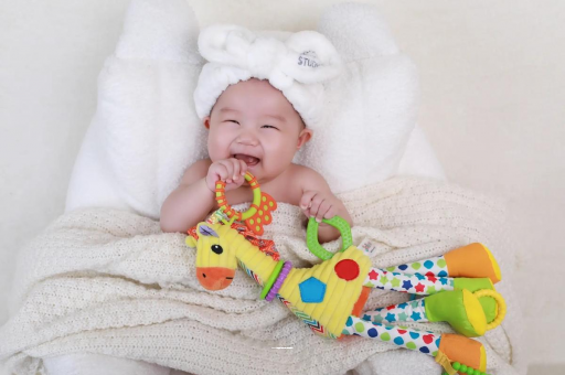 鄂尔多斯1岁宝宝流鼻涕打喷嚏